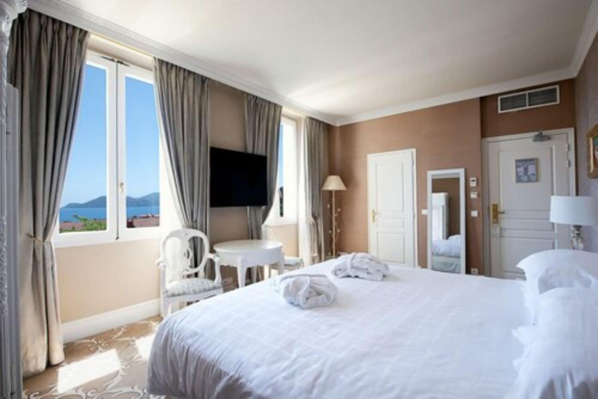 Hotel Chateau De La Tour คานส์ ภายนอก รูปภาพ