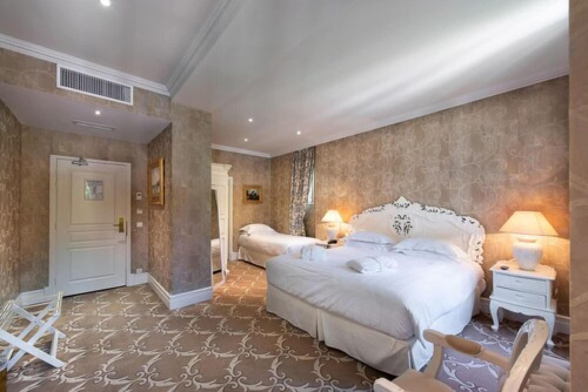 Hotel Chateau De La Tour คานส์ ภายนอก รูปภาพ