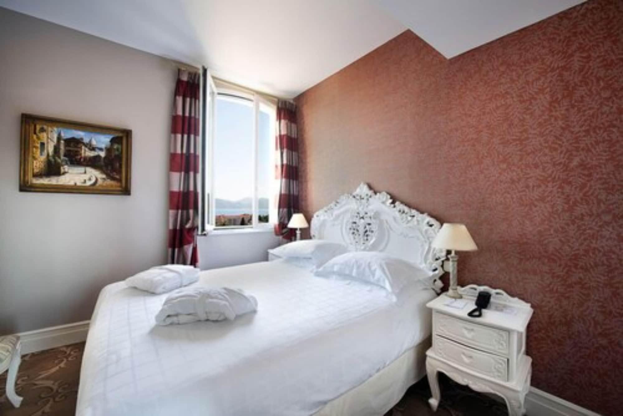 Hotel Chateau De La Tour คานส์ ภายนอก รูปภาพ