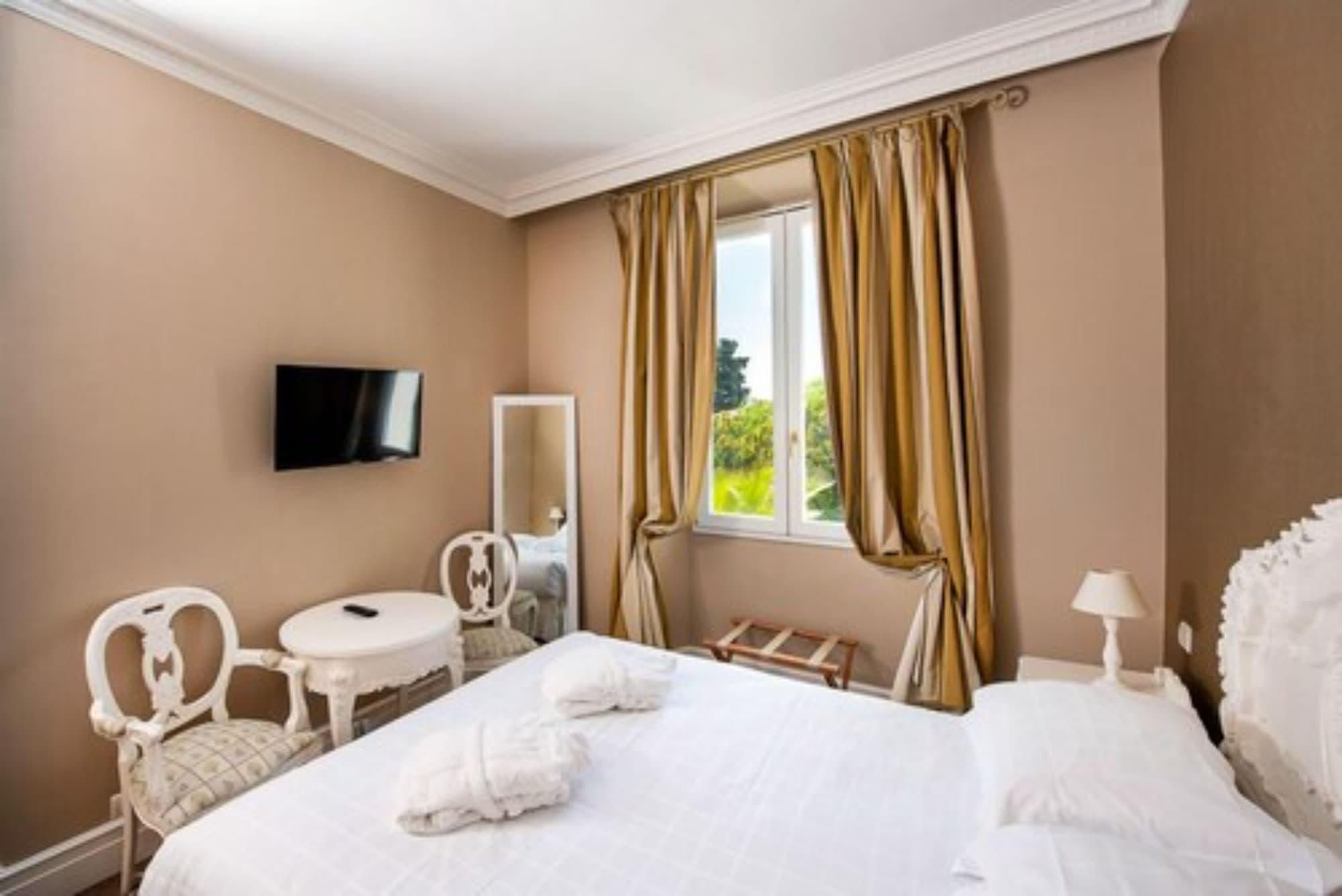 Hotel Chateau De La Tour คานส์ ภายนอก รูปภาพ