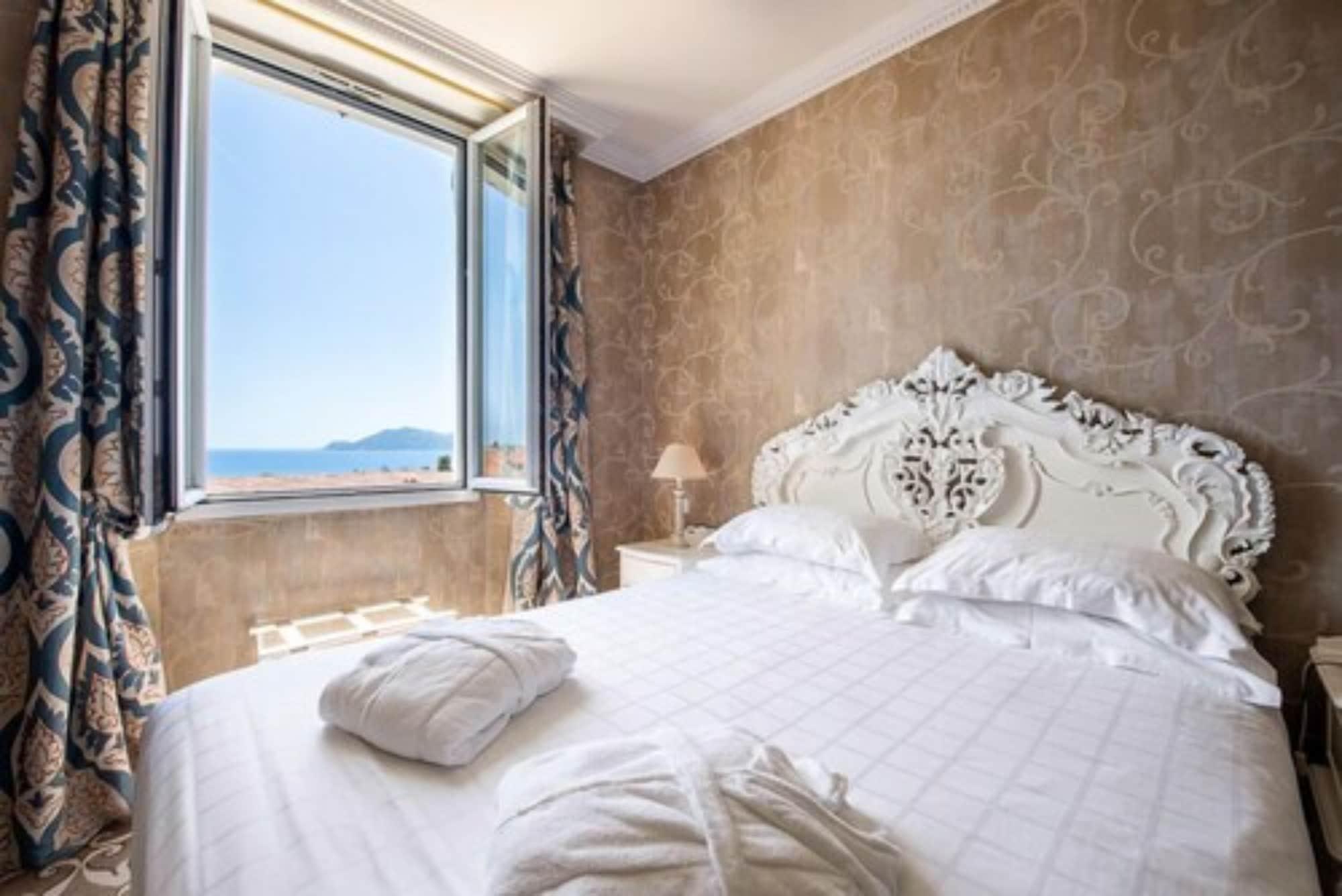 Hotel Chateau De La Tour คานส์ ภายนอก รูปภาพ
